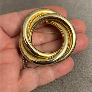 1980s Big Bold Fun Circle Brooch or Pin, Golden Tone Metals